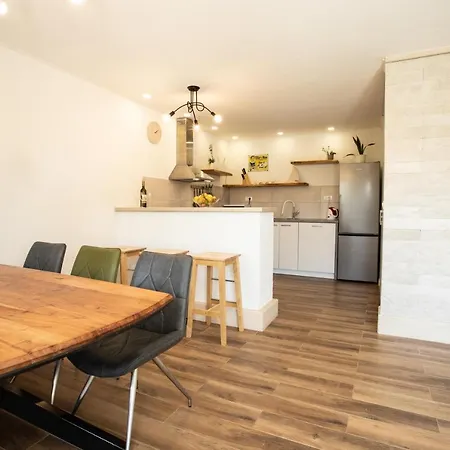 Holiday home Buky House Sumartin
